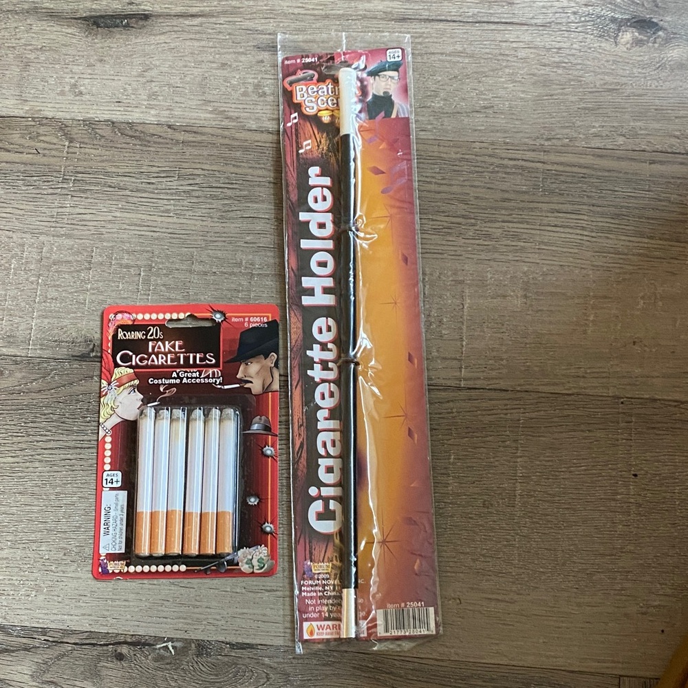 Fake Cigarettes and Cigarette Holder Set for Halloween Costume